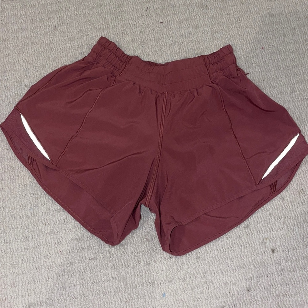 MAROON LULULEMON HOTTY HOT SHORT!